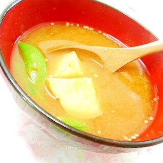 韓国味噌de❤ちびじゃがとＳエンドウのお味噌汁❤